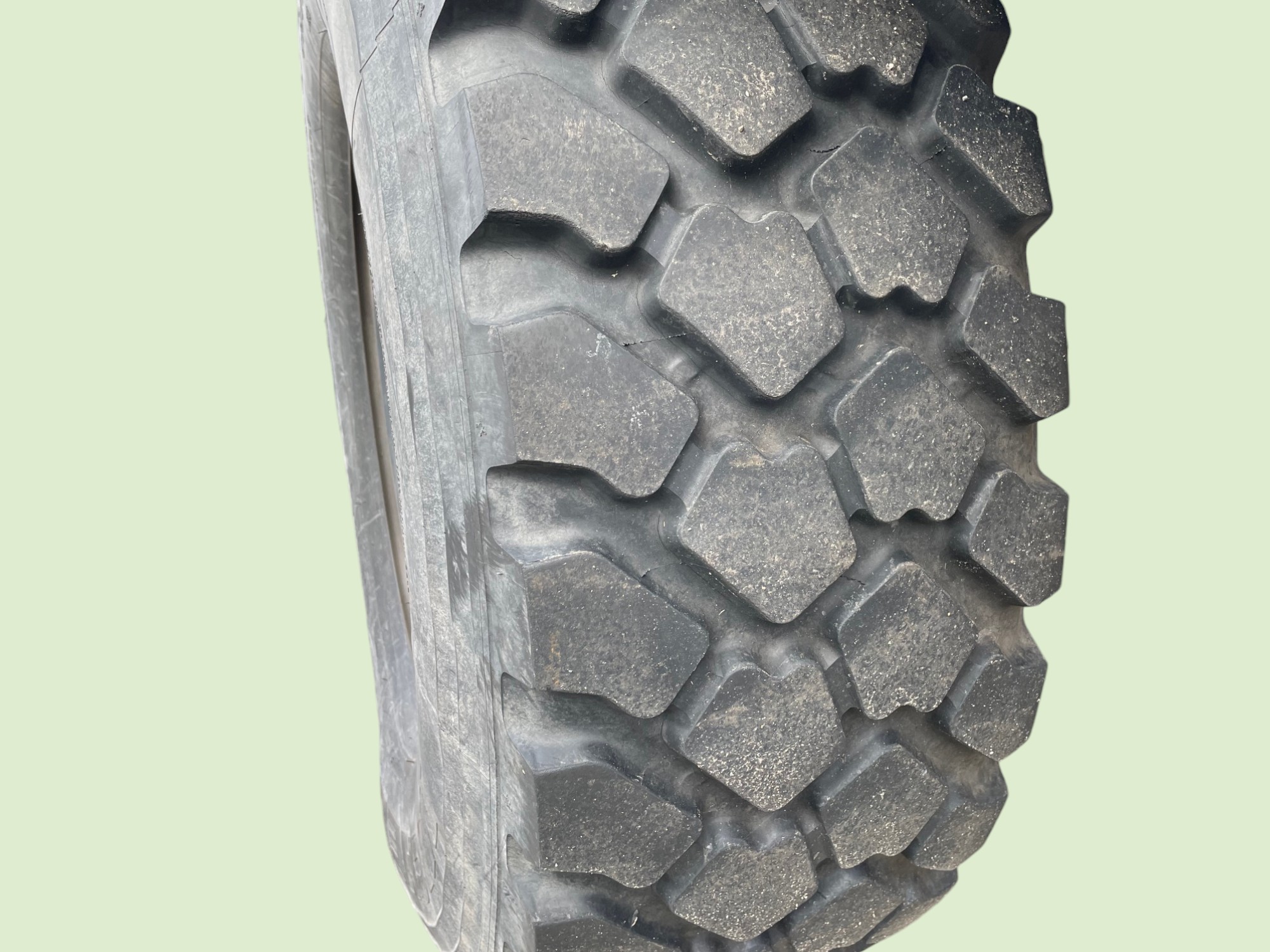 Gebruikte set van 4 stuks Michelin XZL 365/85R20 op 11x20 velgen - Bandenset110593u photoroom - 10593U