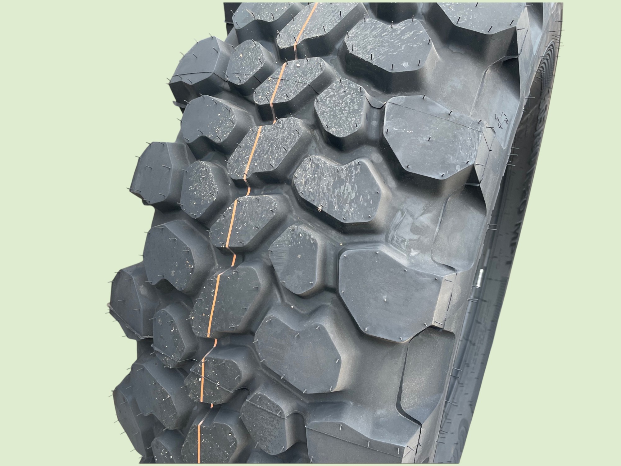 Continental MPT 91 band 365/80R20 NIEUW - Bandenset110594u photoroom - 10594U