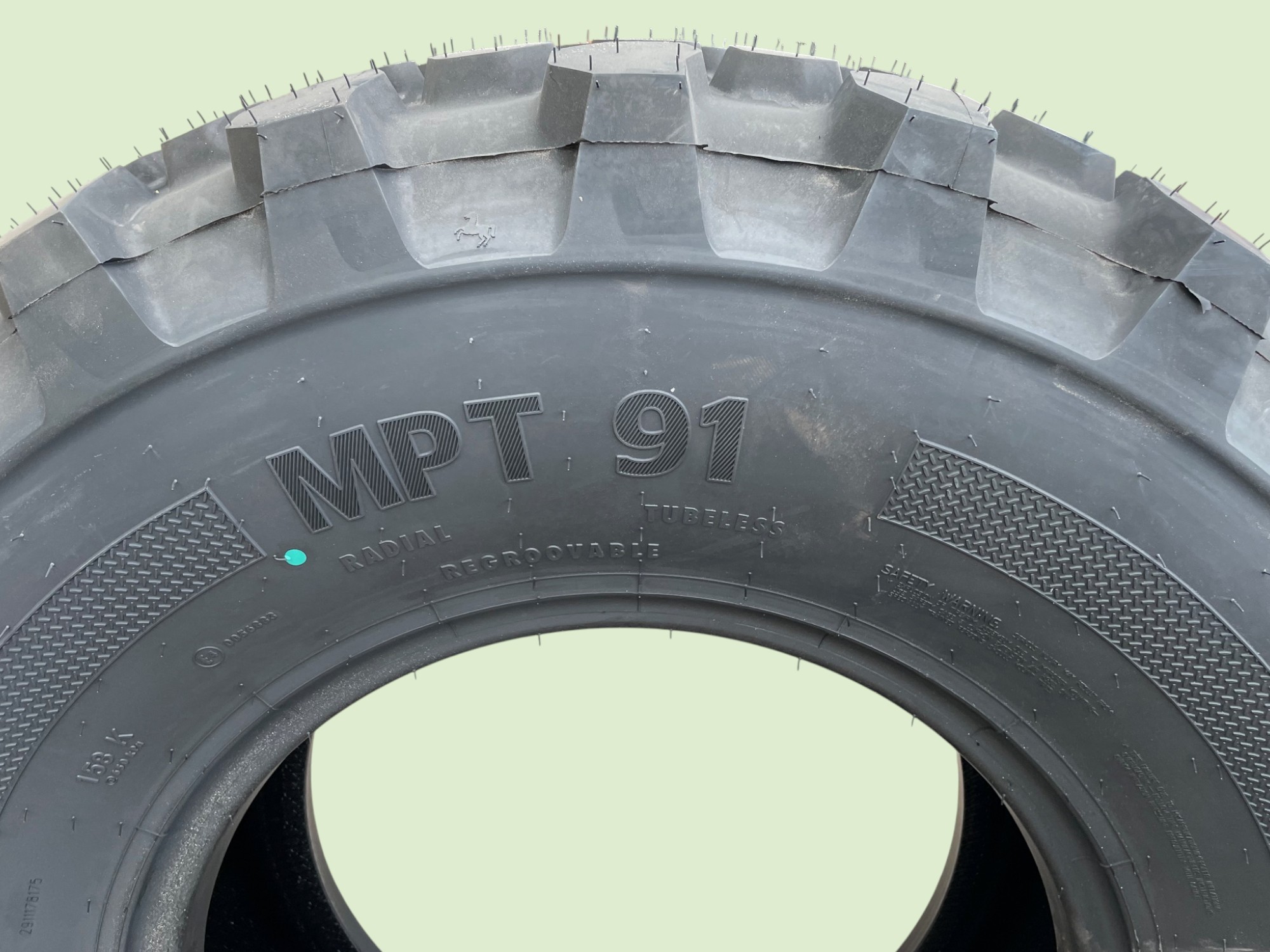 Continental MPT 91 band 365/80R20 NIEUW - Bandenset210594u photoroom - 10594U