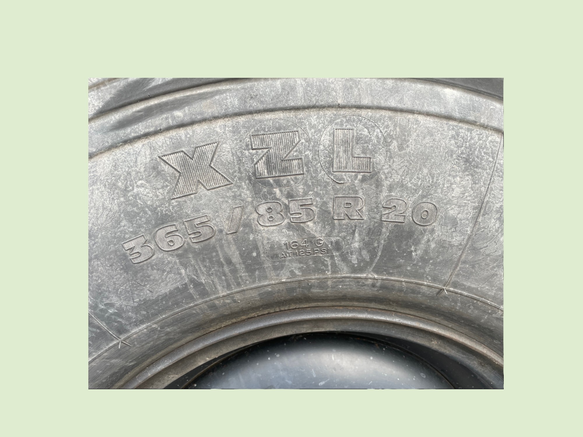 Gebruikte set van 4 stuks Michelin XZL 365/85R20 op 11x20 velgen - Bandenset310593u photoroom - 10593U