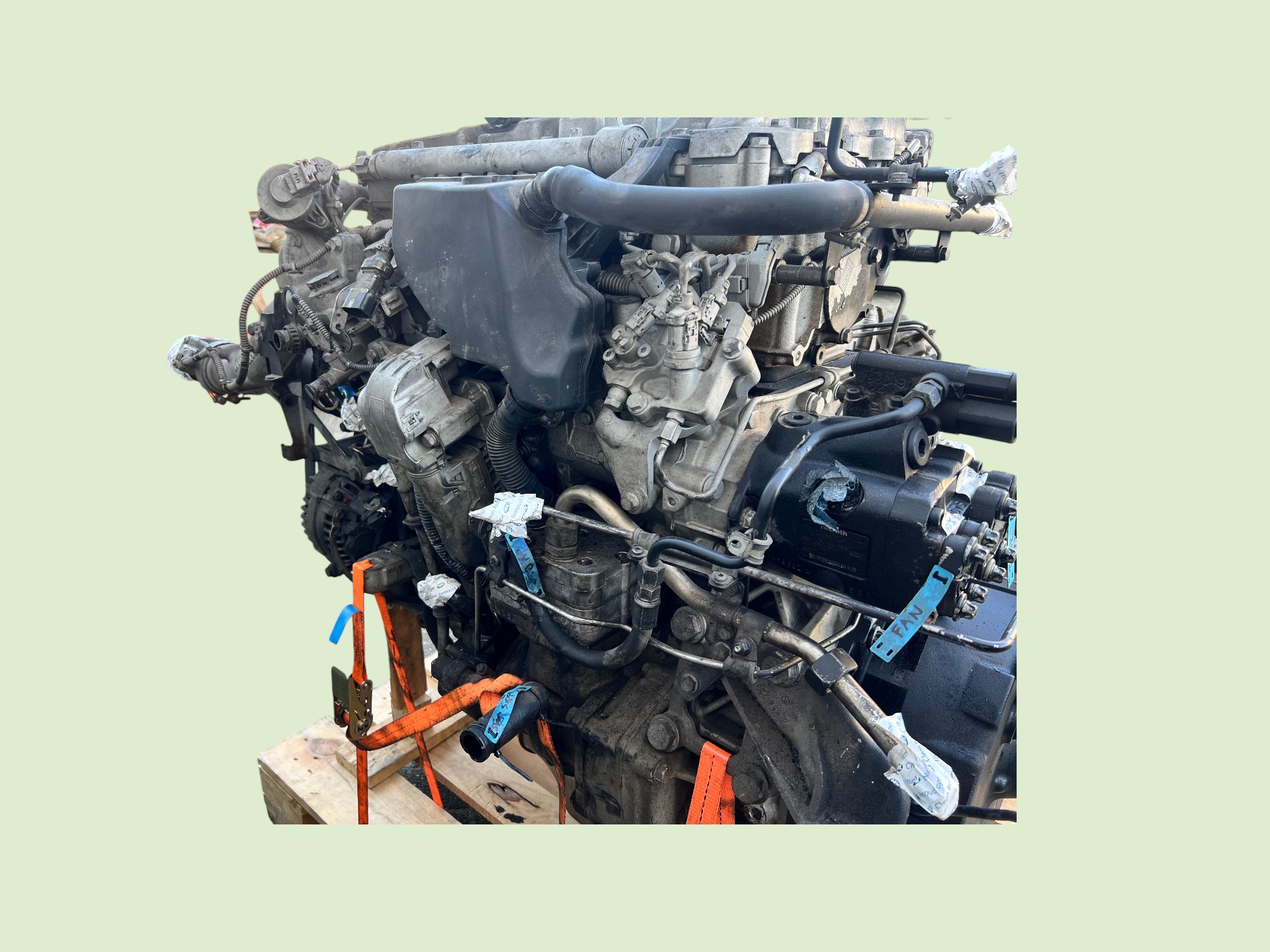 Gebruikte motor OM934 exclusief hydroliekpomp en koppelingset - Motor210686u photoroom - 10686U