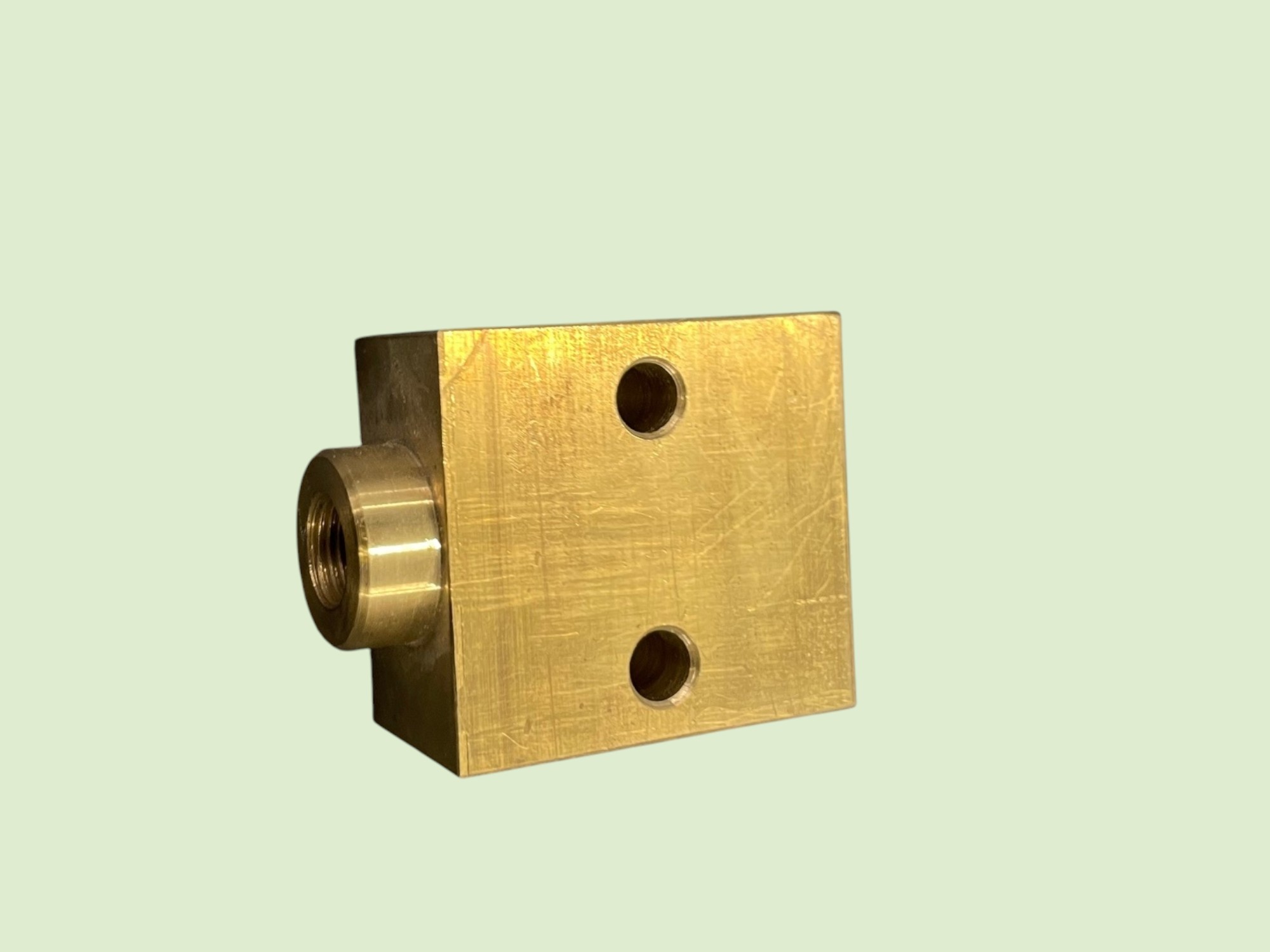 Messing verdeler op de linker langsbalk Unimog 2010/401/411 - Remverdeler210615u photoroom - 10615U