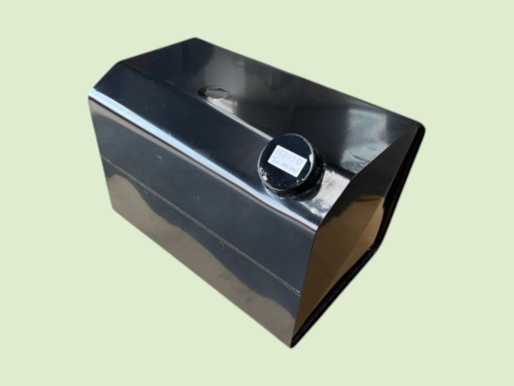 Kraftstofftank Unimog U424 U427 - 130 Liter - Tank110303u photoroom - 10303U